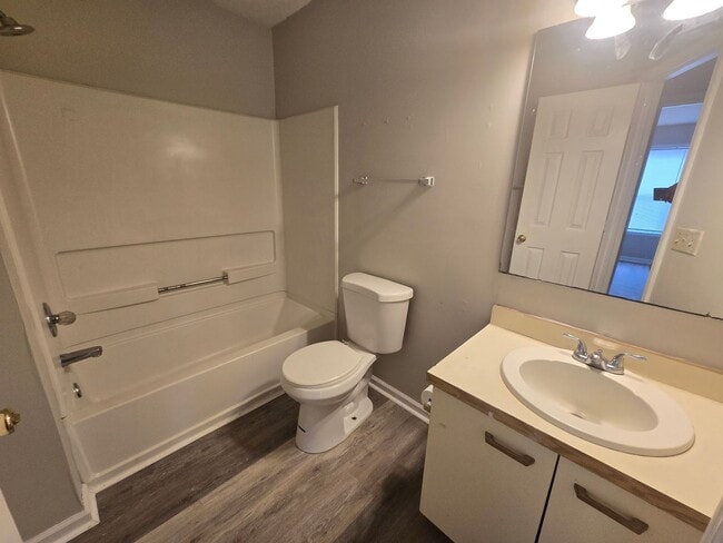 Building Photo - 6821 Willowbrook Dr