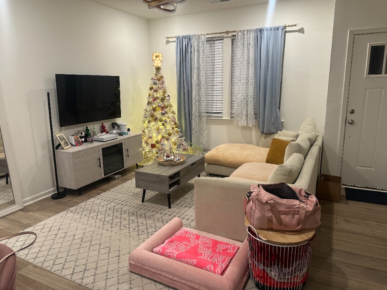 Building Photo - 3087 Spline Cir