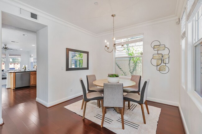 Building Photo - 8940 Acorn Way