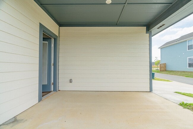 Building Photo - Immaculate 4-bedroom 3.5 bath Home in Fayetteville! Pre-Leasing for Fall Semester!