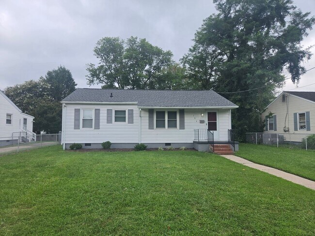 Building Photo - 104 Twin Oaks Dr