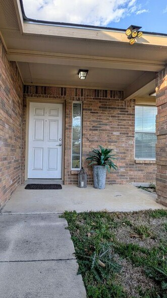 Building Photo - 10619 Shaenview