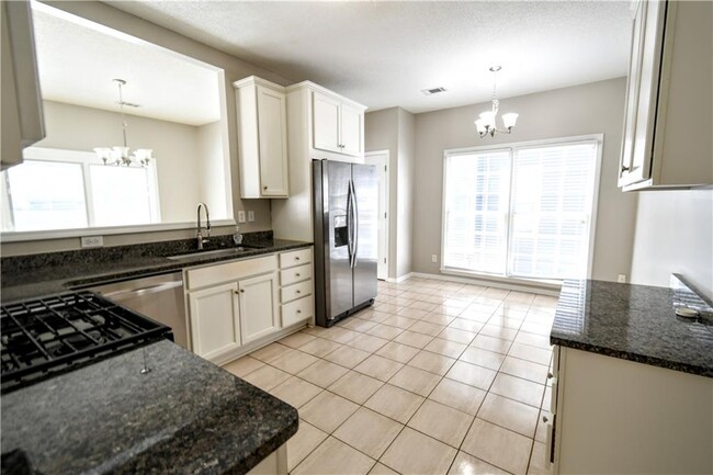 Building Photo - 340 Avebury Ct