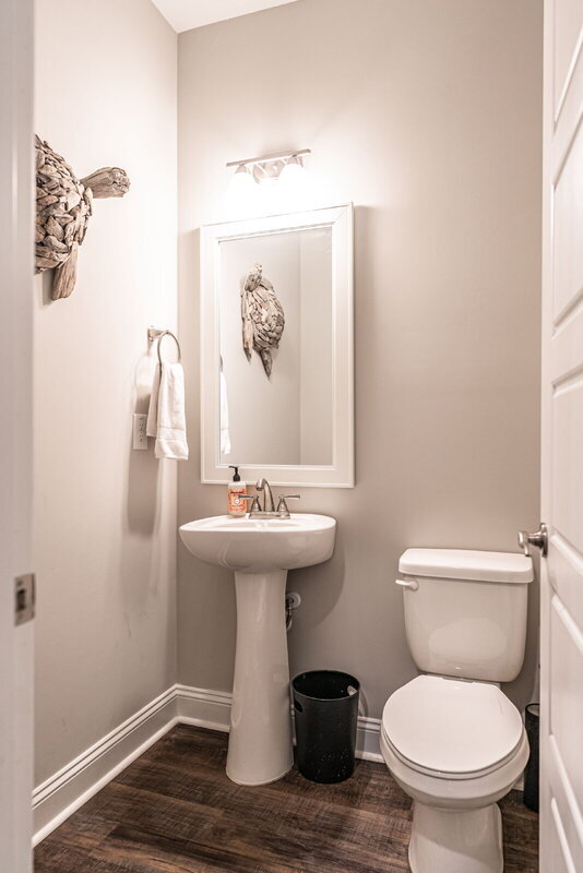 Building Photo - 156 Lakeview Dr