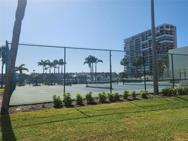 Building Photo - 7645 Sun Island Dr S