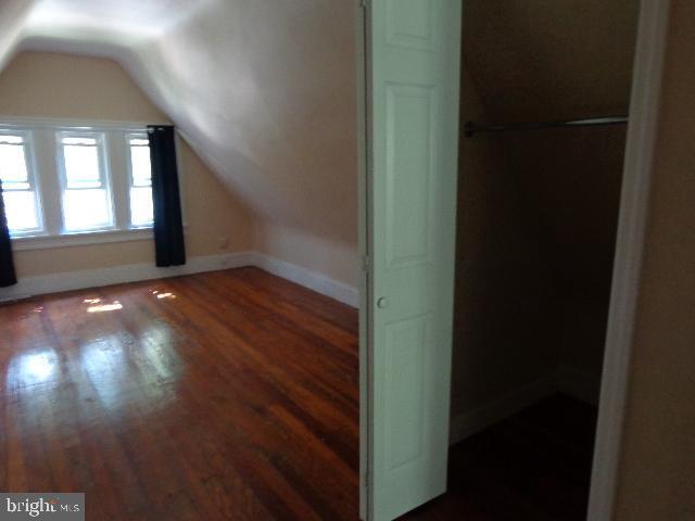 Building Photo - 25 Montrose Ave