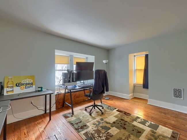 Building Photo - Large Updated 4 BR Home!