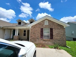 Building Photo - 3 bedroom townhome for rent July 6, 2026  renting for $1775