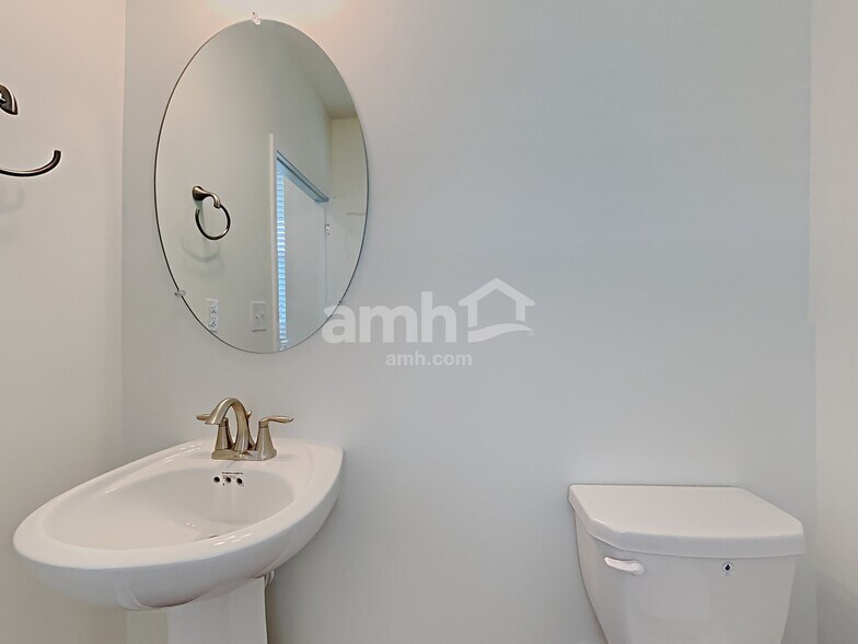 Building Photo - 2060 Brook Enclave Trail