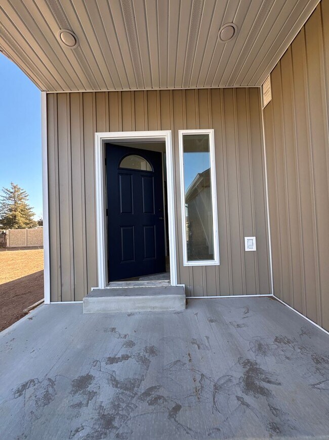 Building Photo - 725 W 350 N