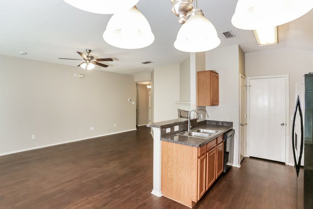 Building Photo - 1124 Sandalwood Dr