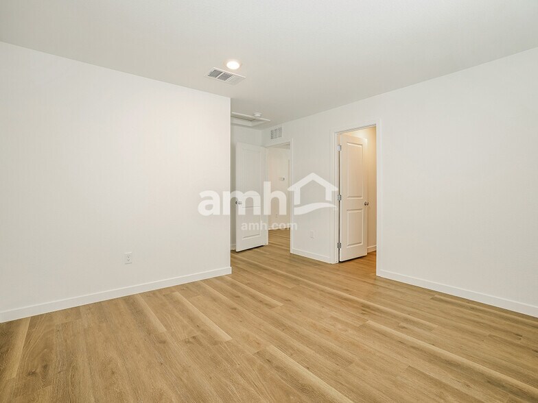 Building Photo - 2481 Dolly Ave