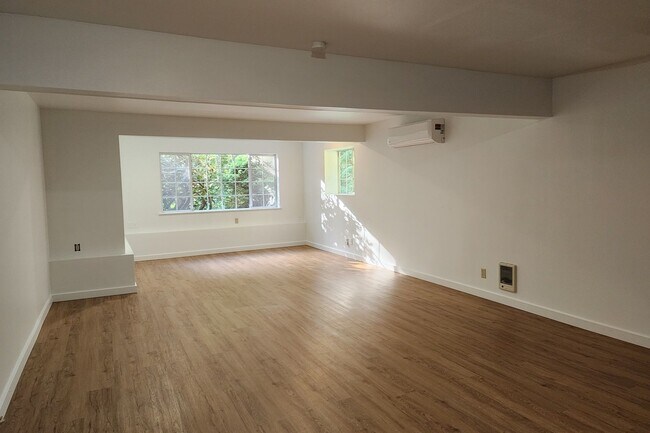 Building Photo - 8542 Battle Point Dr NE