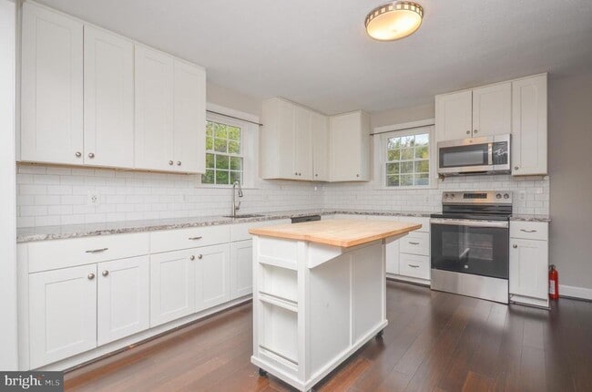 Building Photo - 218 Frederick Ave