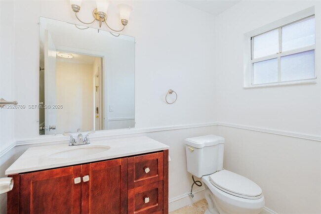Building Photo - 305 S Ketch Dr