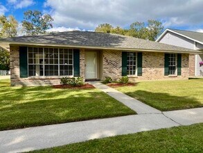 Building Photo - Spacious 3BR/2BA in Brookhollow – New Roof + All Appliances Included