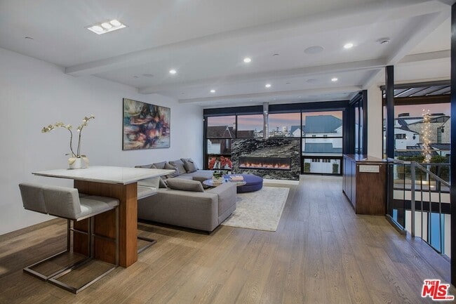 Building Photo - 2105 E Balboa Blvd