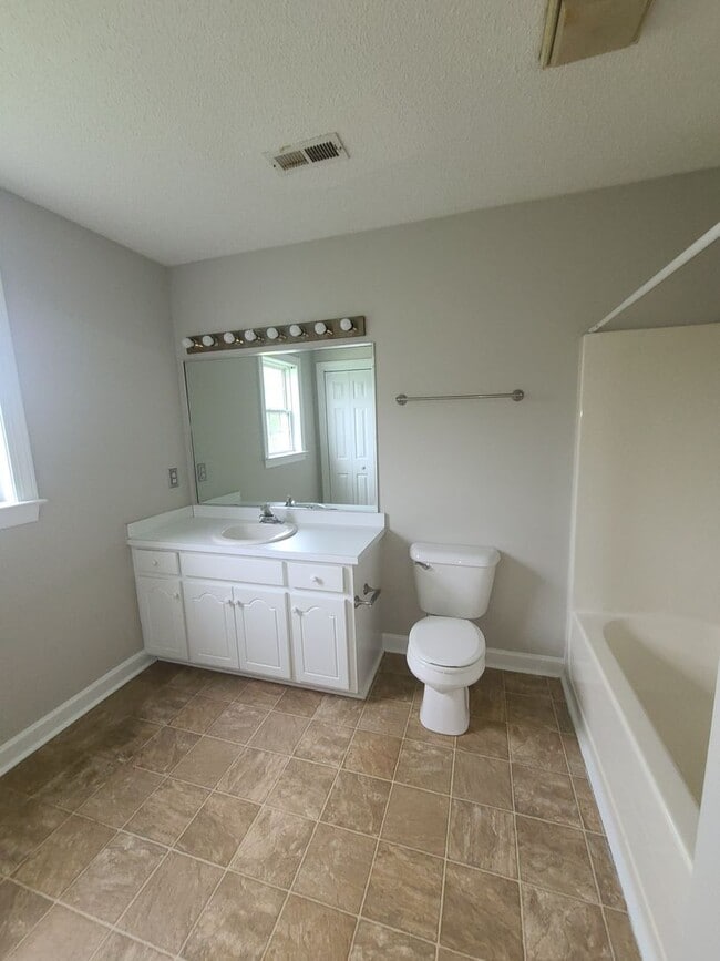 Building Photo - 110 Cambridge Dr