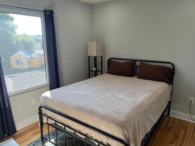 3rd bathroom - 1009 Simic Pl