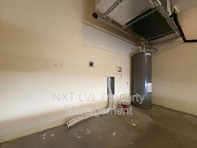 Building Photo - 842 SW 39th Terrace