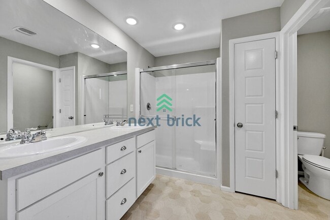 Building Photo - 4 BED & 2.5 BATH FOR RENT