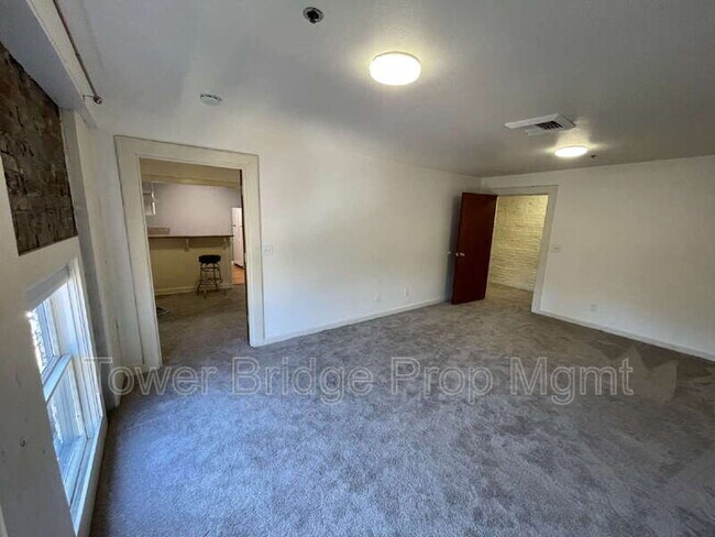 Building Photo - 122 I St