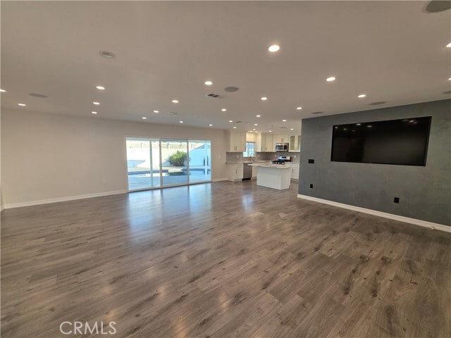 Building Photo - 7954 Crosnoe Ave