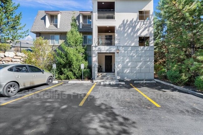 Building Photo - 2607 N Lancaster Dr