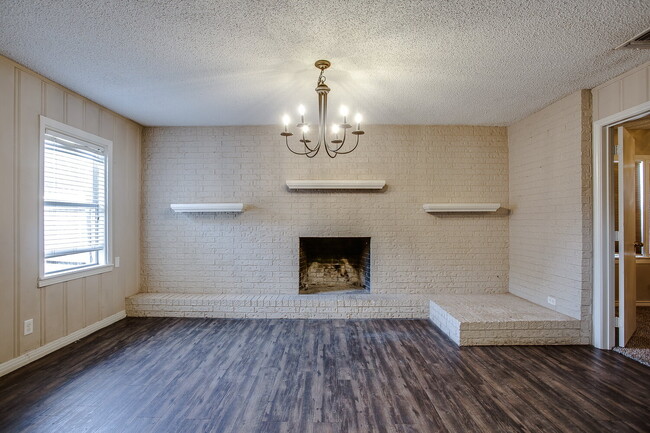 Building Photo - Pre-lease! Spacious 2 Bedroom with an extra room near Medical and TTU