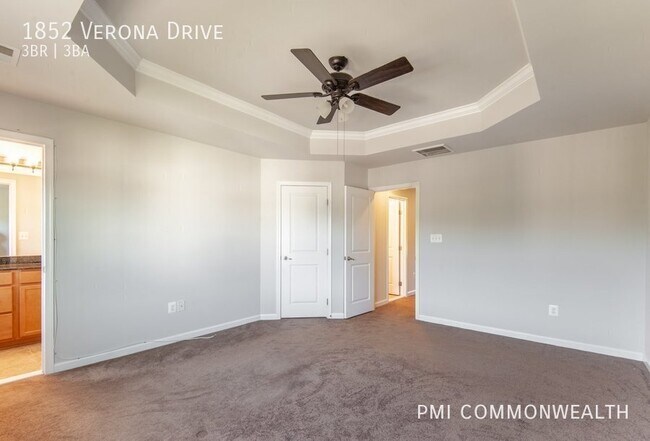Building Photo - 1852 Verona Dr