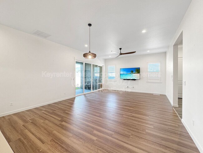 Building Photo - 2197 N Leatherwood Ave