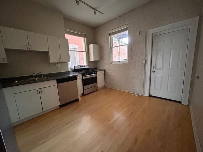 Building Photo - 2024 N Clifton Ave