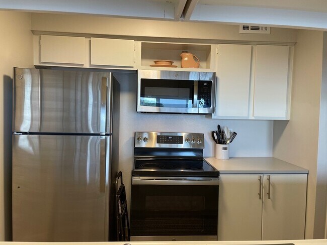 Building Photo - 12600 Melville Dr