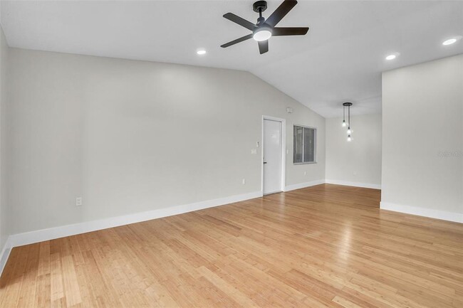 Building Photo - 5235 Vineland Rd