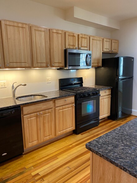 Building Photo - 115 17th St SE