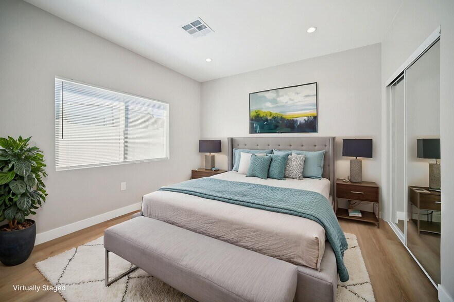 Building Photo - 8436 Oakdale Ave