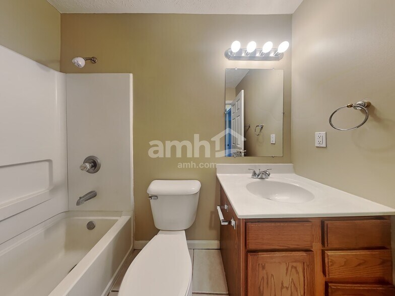 Building Photo - 627 Oak Forge Pl