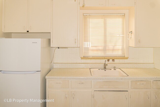 Building Photo - 1780 W Tennessee Ave