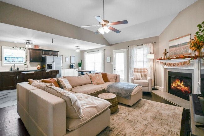 Building Photo - Pet Friendly Three Bedroom with Bonus!