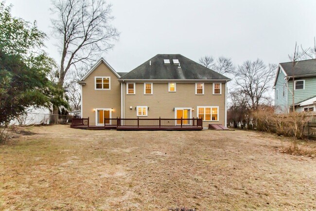 Building Photo - 455 Waban Ave