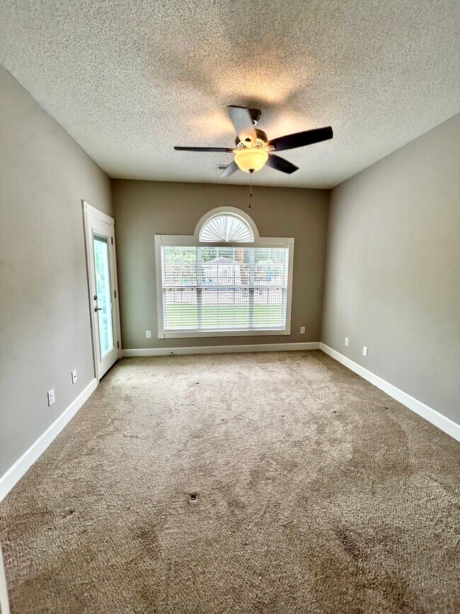 Building Photo - 4665 Wild Iris Dr