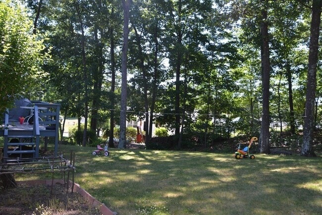 Building Photo - 11 Bluegrass Ln