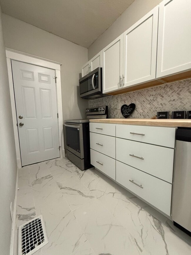 Building Photo - 1446 S 11th St