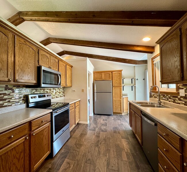 Building Photo - Welcome to your new home in the heart of T...
