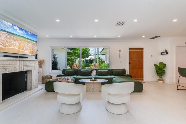 Building Photo - 616 NE 16th Terrace