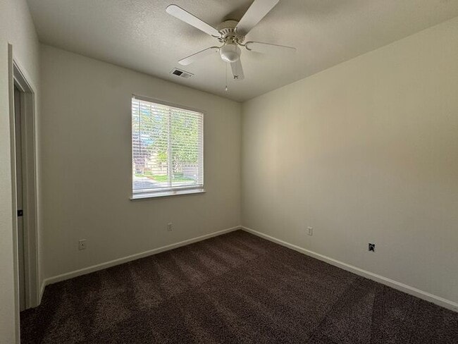 Building Photo - 3 Bed , 2 Bath in Wingfield Springs!