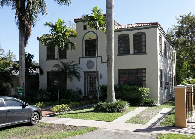 Primary Photo - Palermo Isles Apartments