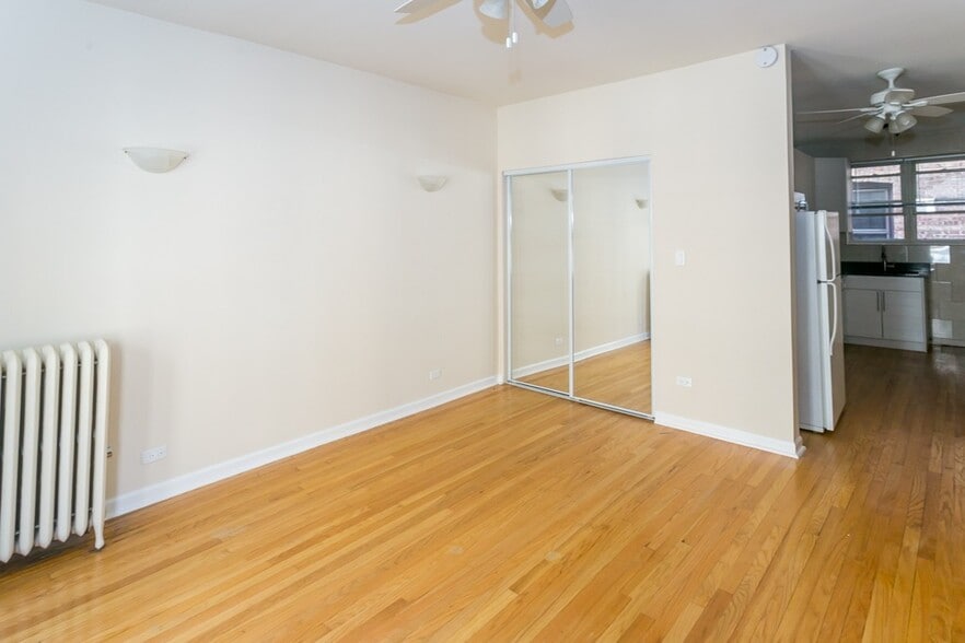 Building Photo - 4232 N Paulina