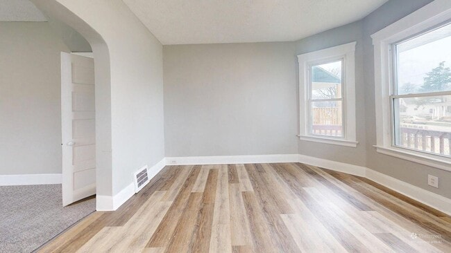 Building Photo - Lorain/W.73 neighborhood, updated 3 bed/1 bath single family house.