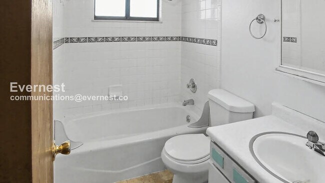 Building Photo - 4 Bed/2 Bath Home with Fenced Yard & Garage / Available Soon!